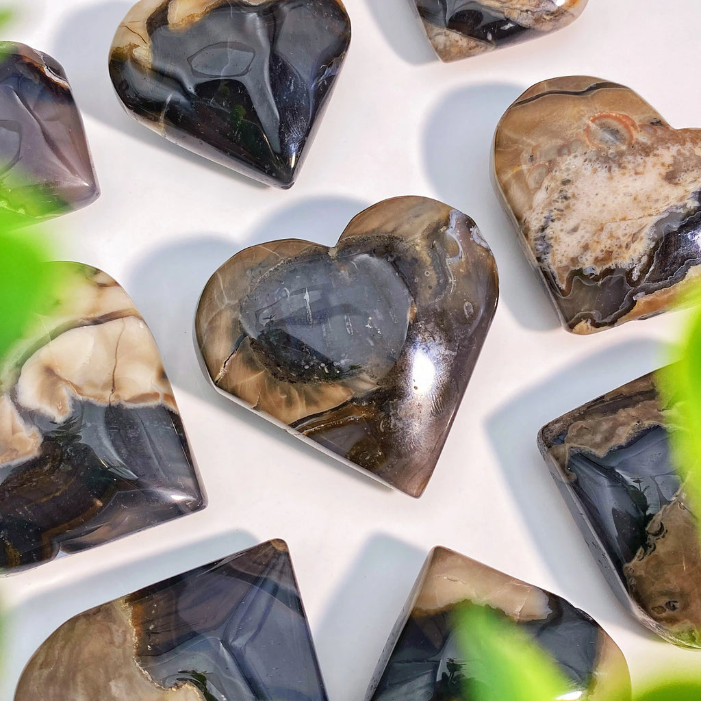 Random 1PC Volcanic Agate Heart Stone-UV Fluorescent