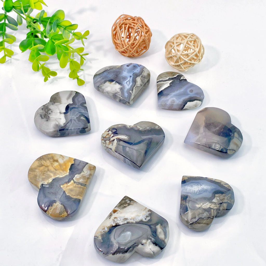 Random 1PC Volcanic Agate Heart Stone-UV Fluorescent