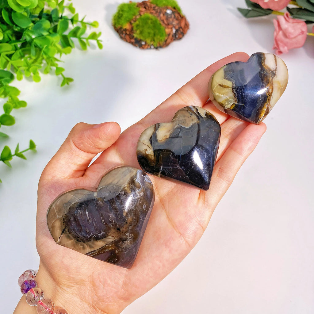 Random 1PC Volcanic Agate Heart Stone-UV Fluorescent